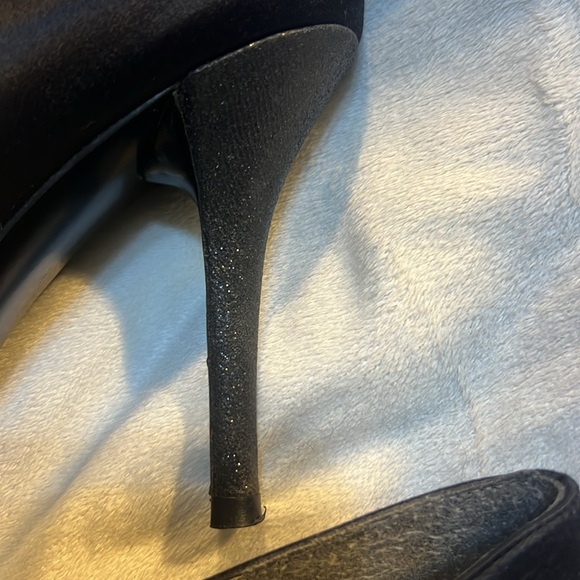Stuart Weitzman black satin with glitter on toe and  3.75” heel. Size 7. - Picture 7 of 7